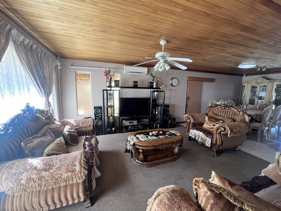 4 Bedroom Property for Sale in Pellissier Free State
